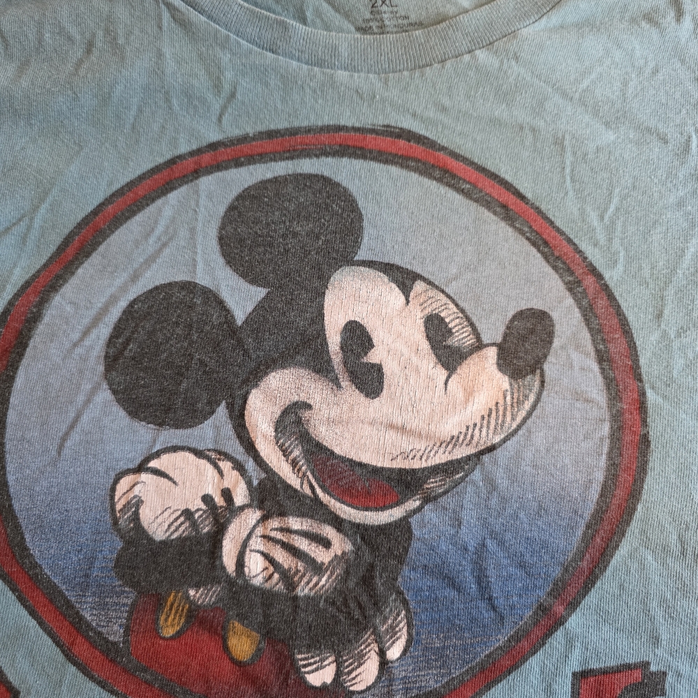 Women's Mickey Mouse T-shirt size 2xl.
